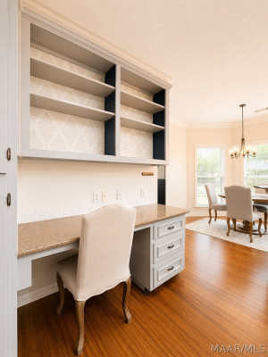631 INGLESIDE Way