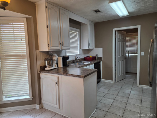 2700 FAIR OAKS Drive