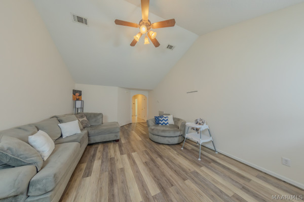 353 COTTON LAKES Boulevard