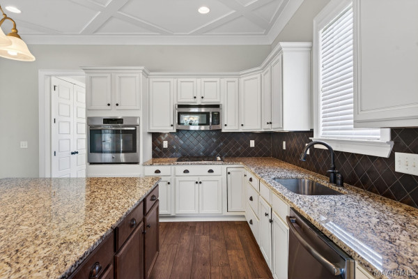 64 DOUBLE OAK Avenue