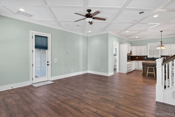 64 DOUBLE OAK Avenue