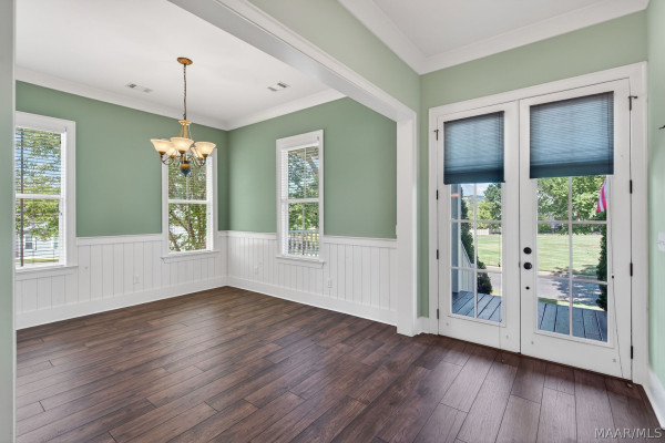 64 DOUBLE OAK Avenue