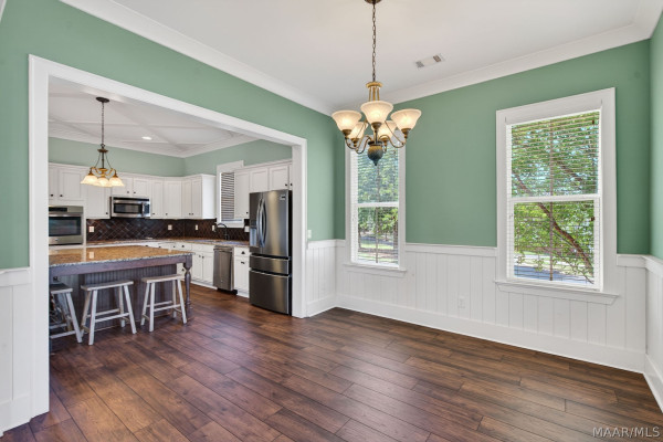 64 DOUBLE OAK Avenue