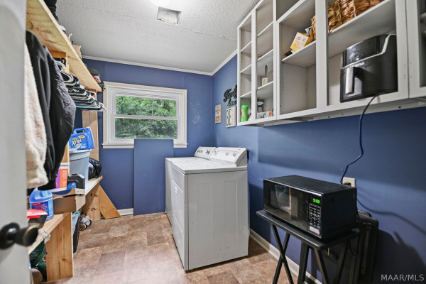 2725 Lakeview Court