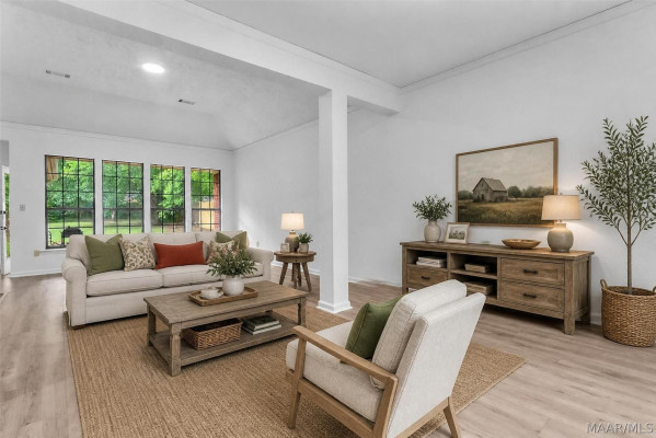 6021 WOODRUN Court