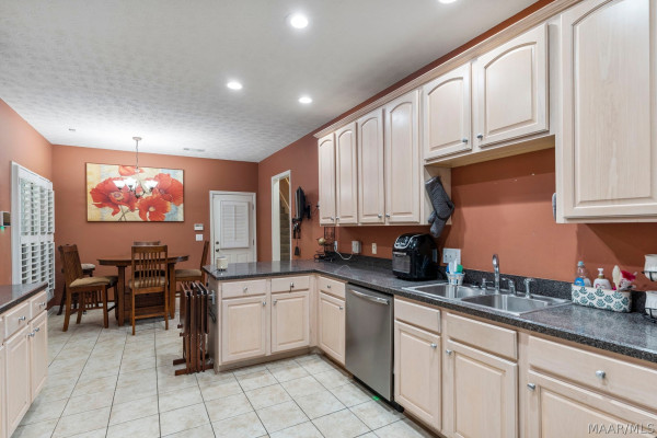 9161 CARTERS GROVE Way
