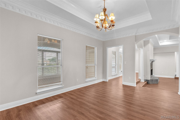 1960 Parkview Drive S