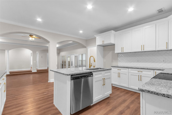 1960 Parkview Drive S