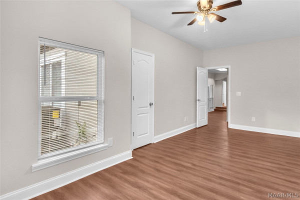 1960 Parkview Drive S
