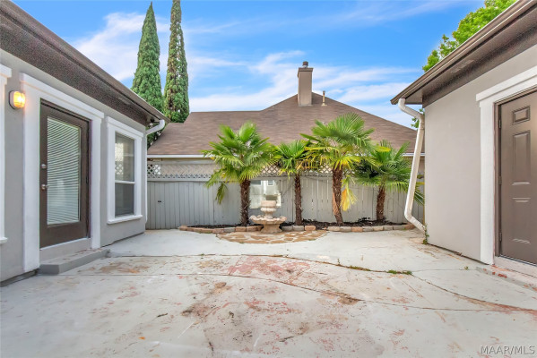 1960 Parkview Drive S
