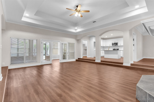 1960 Parkview Drive S