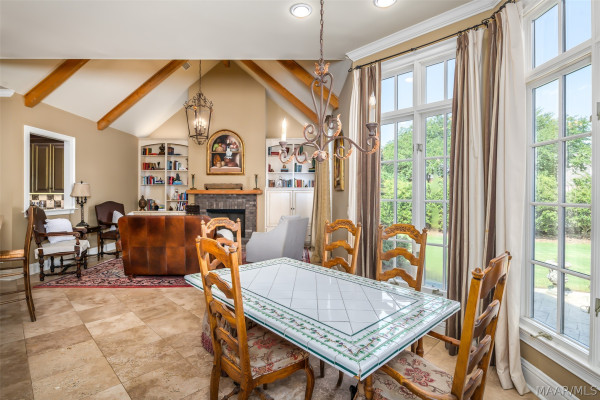 7806 Lakeridge Drive