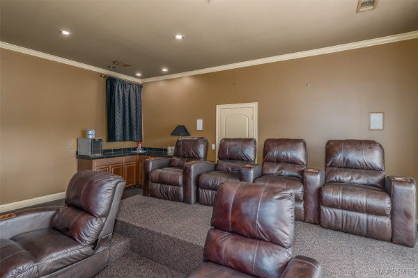 7806 Lakeridge Drive