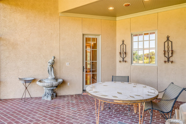 7806 Lakeridge Drive