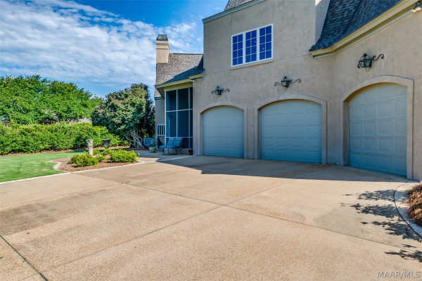 7806 Lakeridge Drive