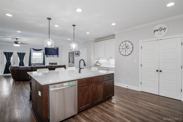 416 MIDLAND Drive