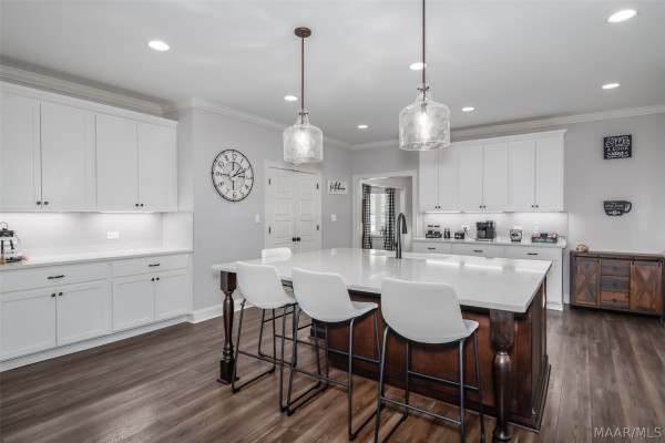 416 MIDLAND Drive
