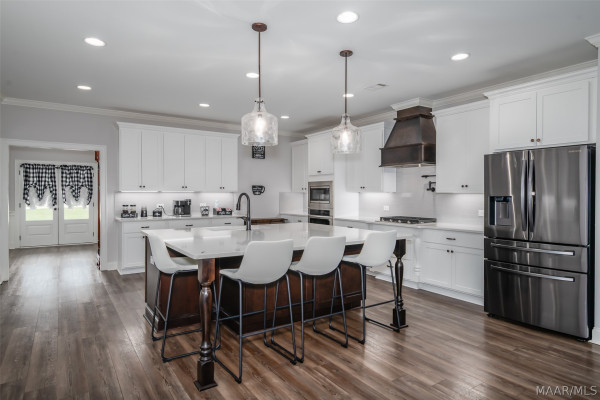 416 MIDLAND Drive
