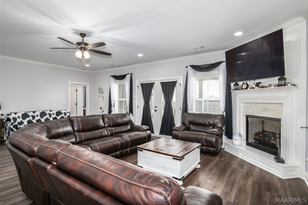 416 MIDLAND Drive