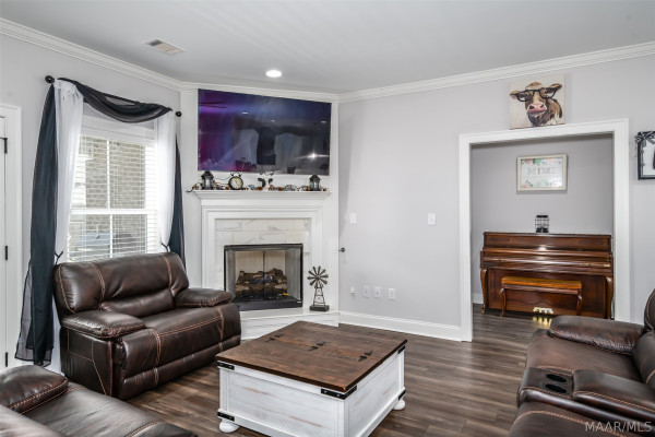 416 MIDLAND Drive