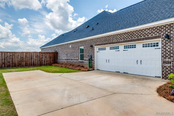 416 MIDLAND Drive