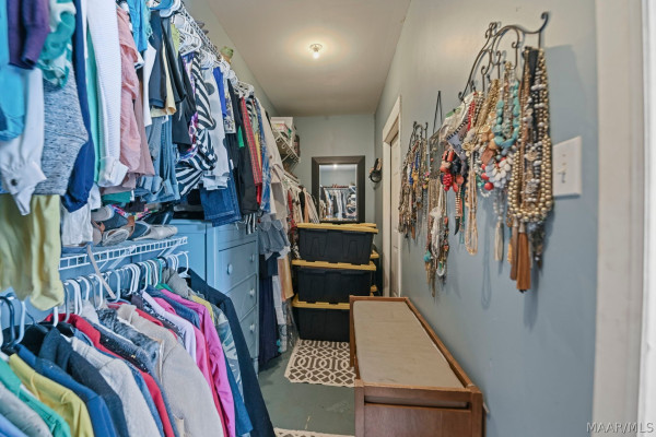 412 HOLLY BROOK Drive