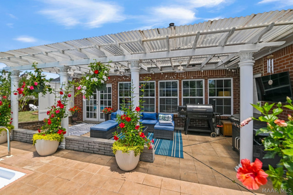 412 HOLLY BROOK Drive