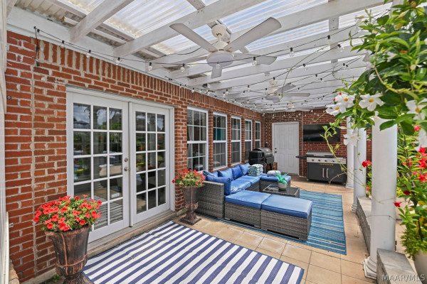 412 HOLLY BROOK Drive