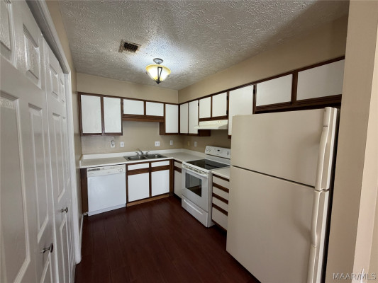 3420 HORSESHOE Circle