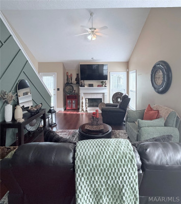 1625 YOUNG POINTE Boulevard