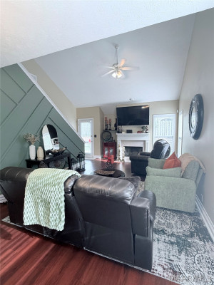 1625 YOUNG POINTE Boulevard