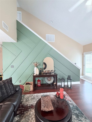 1625 YOUNG POINTE Boulevard