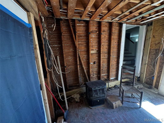 2222 Narrow Lane Road