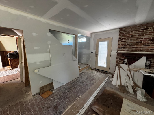 2222 Narrow Lane Road