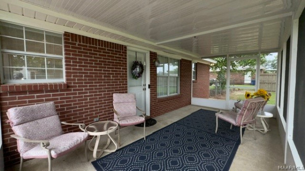 90 SCARLET OAK Drive