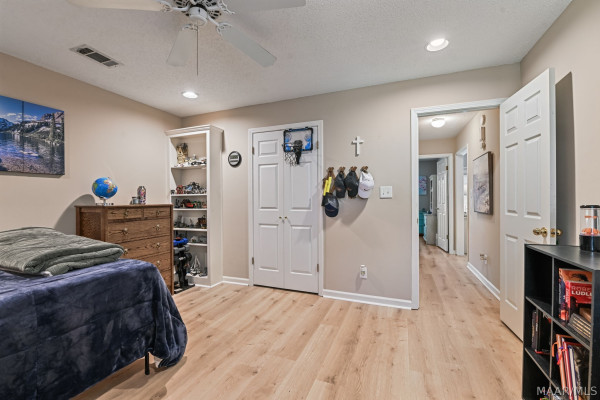 1722 Twelve Oaks Lane