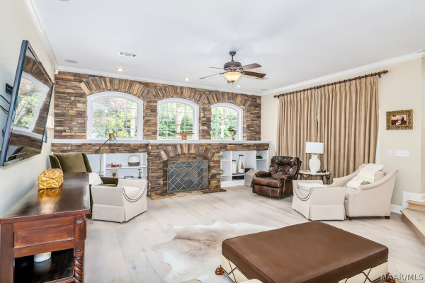 8213 Mossy Oak Drive