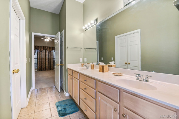 1249 AUTUMN Ridge