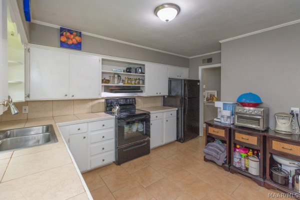 3637 WILLOW LANE Drive