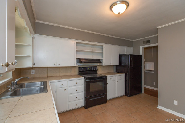 3637 WILLOW LANE Drive