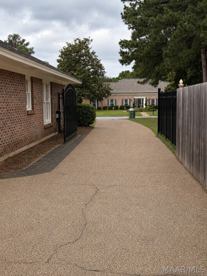 406 Arrowhead Drive