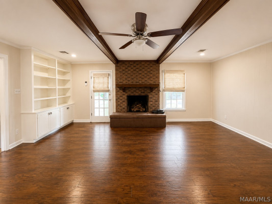 406 Arrowhead Drive