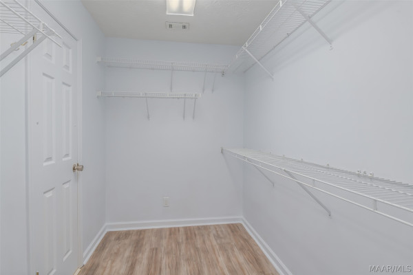 2661 Queens Hollow Court