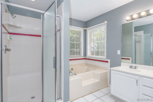 2661 Queens Hollow Court