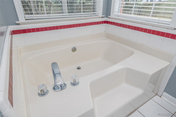 2661 Queens Hollow Court