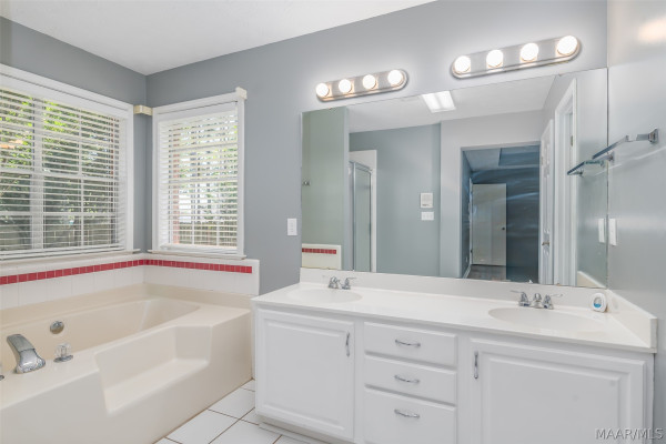 2661 Queens Hollow Court