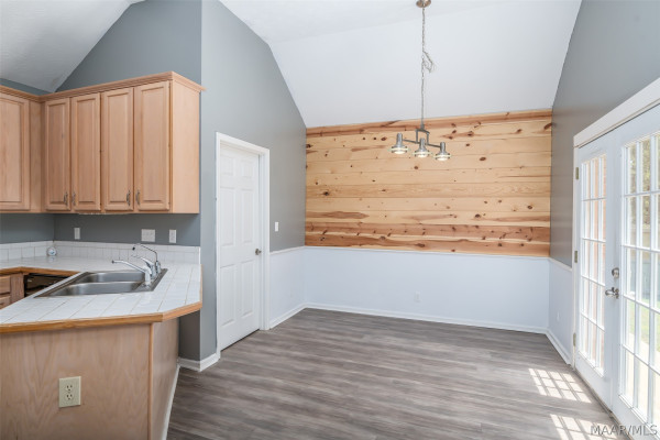 2661 Queens Hollow Court