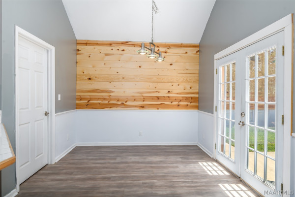 2661 Queens Hollow Court