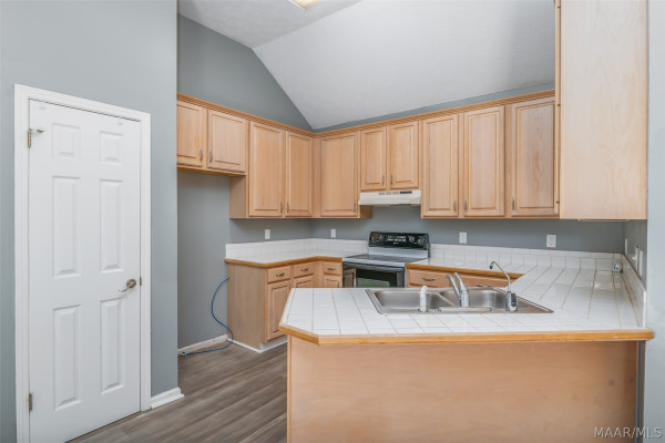 2661 Queens Hollow Court