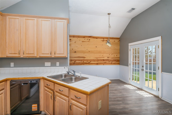 2661 Queens Hollow Court